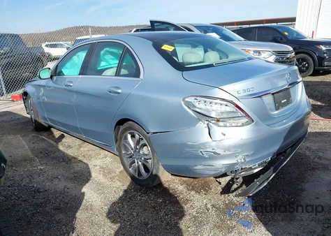 2017 Mercedes-Benz C 300 z USA, uszkodzony, nr VIN 55SWF4JB1HU190421